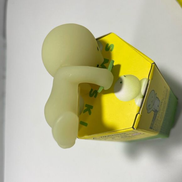 Authentic Smiski Playing Behind Phone Hippers Glow In The Dark Figure - Picture 4 of 4